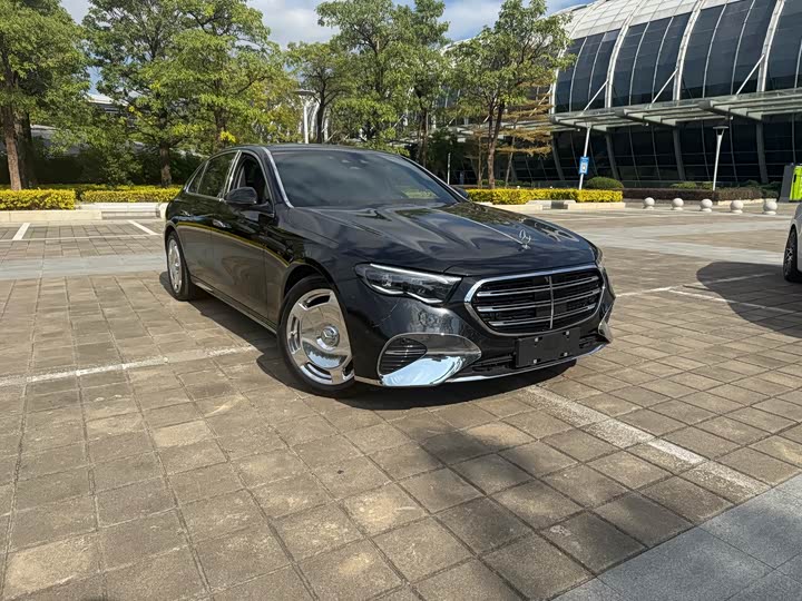 Фото 3 - Mercedes-Benz E-Class