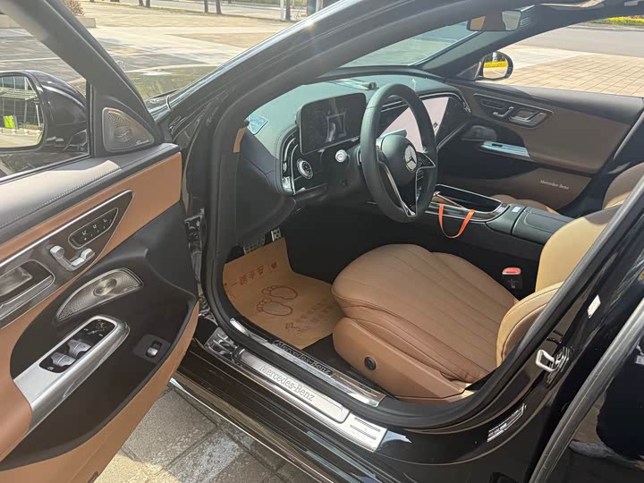 Фото 4 - Mercedes-Benz E-Class