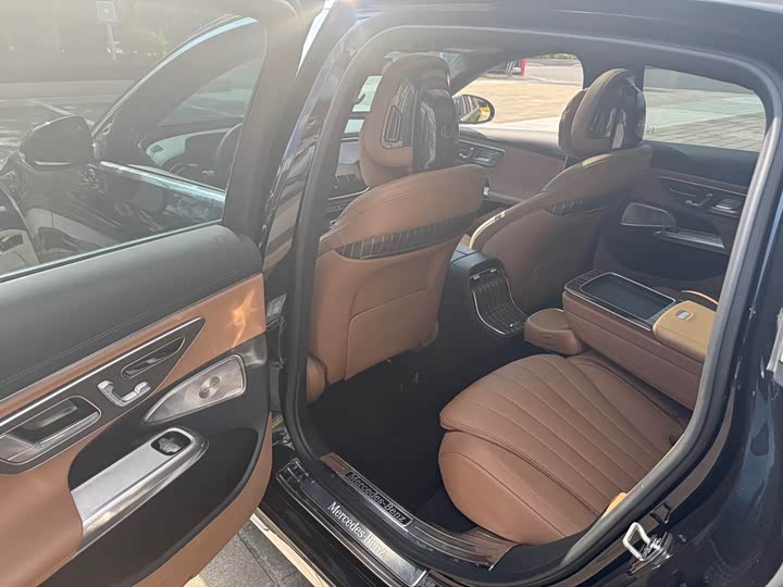 Фото 5 - Mercedes-Benz E-Class