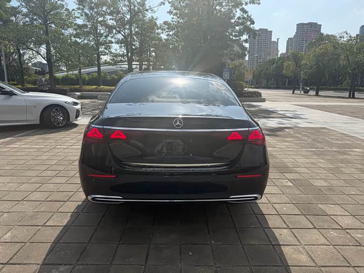 Фото 6 - Mercedes-Benz E-Class