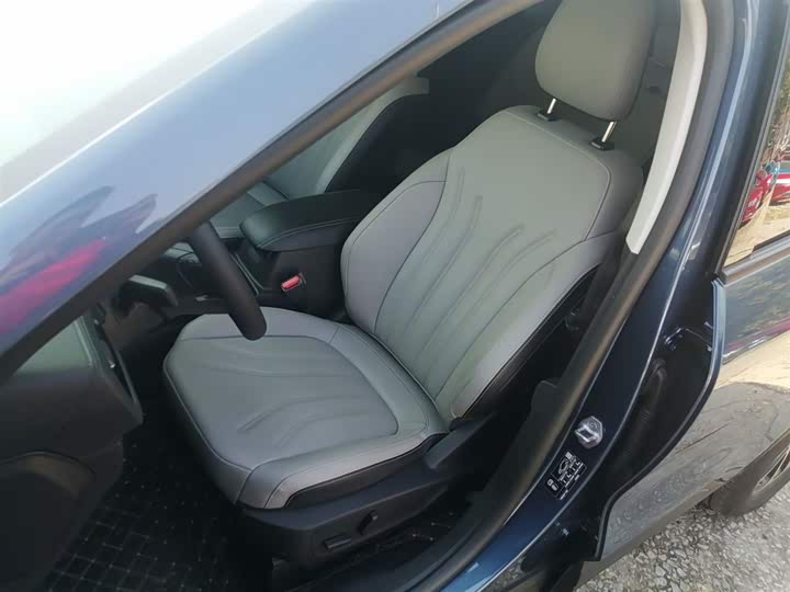 Фото 15 - Ford Escape