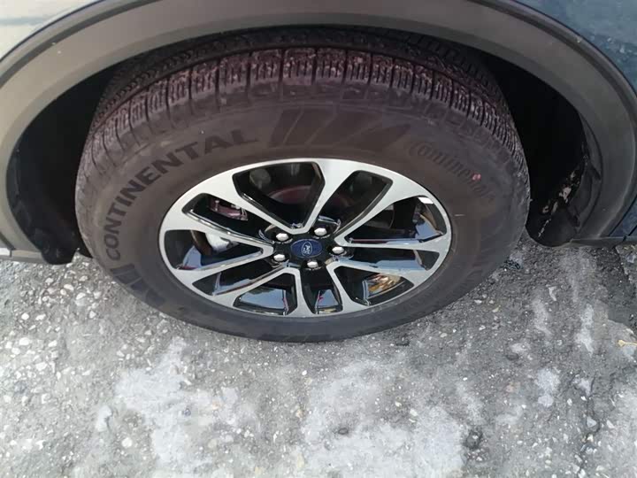 Фото 23 - Ford Escape