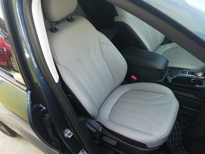 Фото 25 - Ford Escape