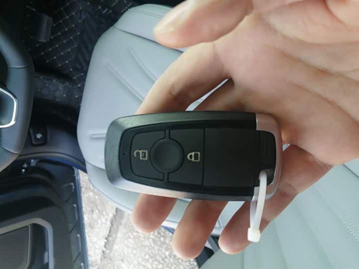 Фото 9 - Ford Escape