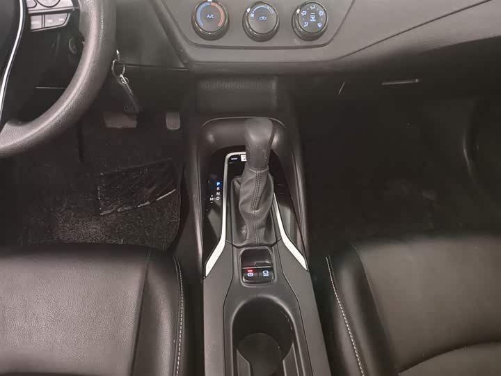 Фото 14 - Toyota Corolla