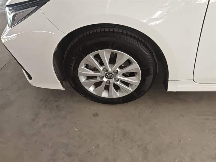 Фото 23 - Toyota Corolla