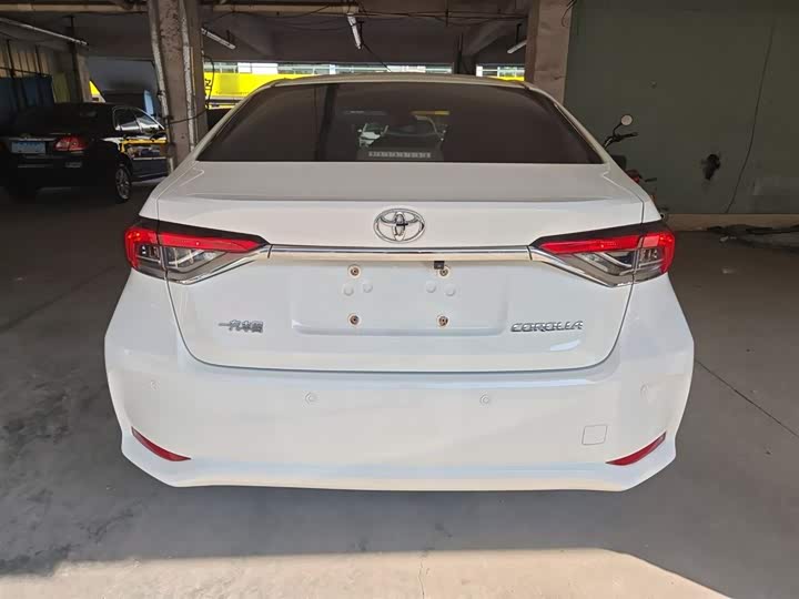 Фото 6 - Toyota Corolla