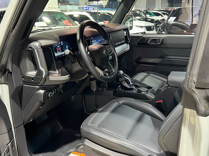 Фото 12 - Ford Bronco