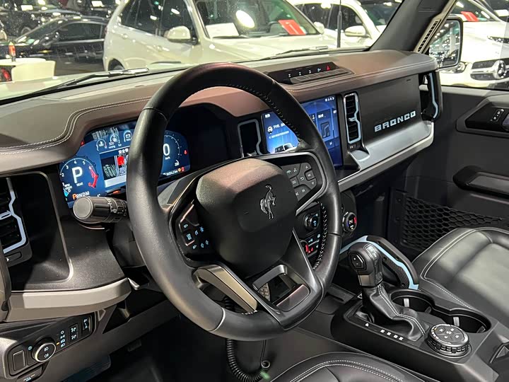 Фото 13 - Ford Bronco