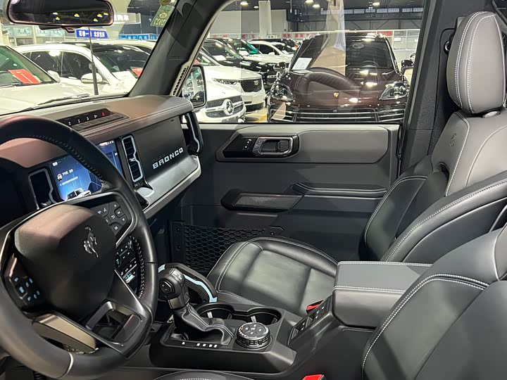 Фото 14 - Ford Bronco