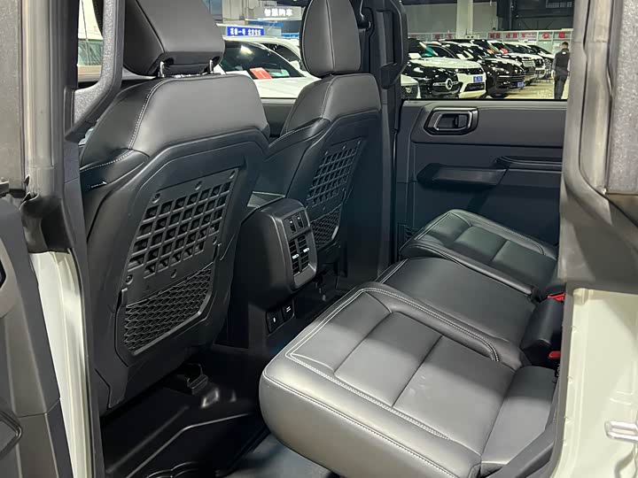 Фото 21 - Ford Bronco