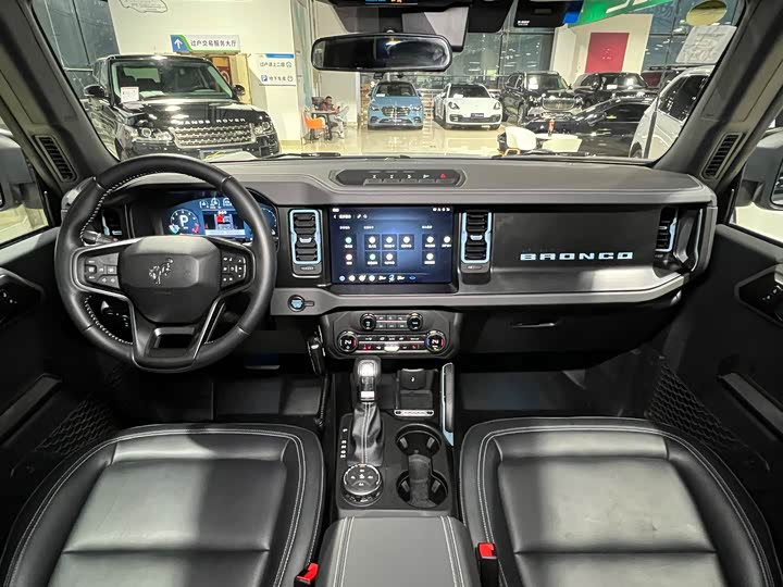 Фото 22 - Ford Bronco