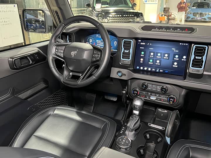 Фото 23 - Ford Bronco