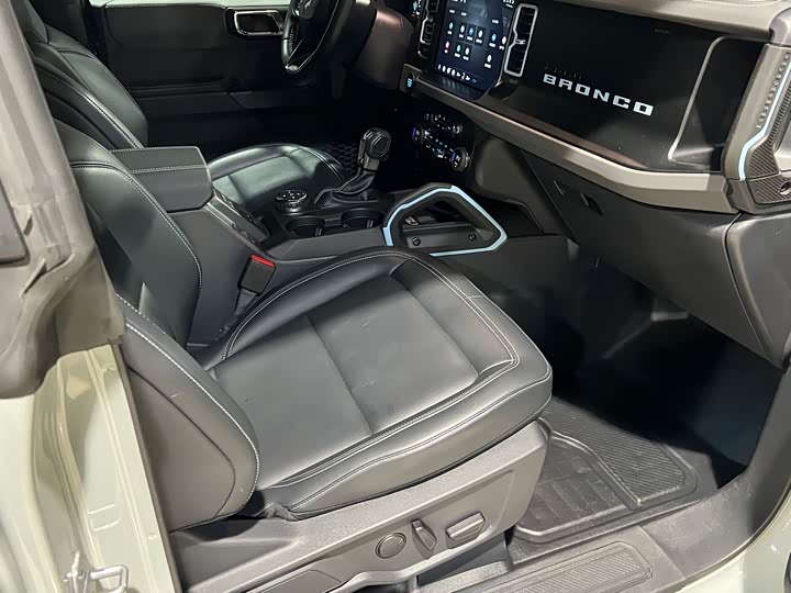 Фото 24 - Ford Bronco