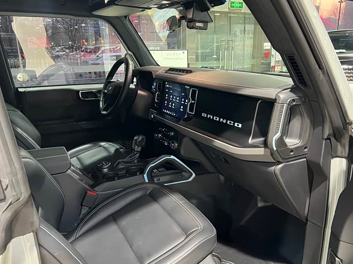 Фото 25 - Ford Bronco