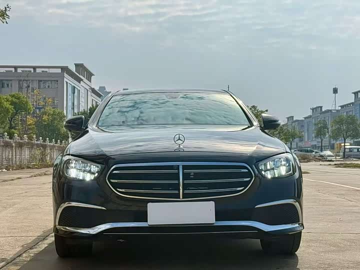 Фото 2 - Mercedes-Benz E-Class