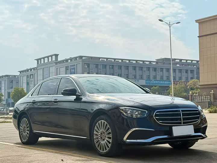 Фото 3 - Mercedes-Benz E-Class