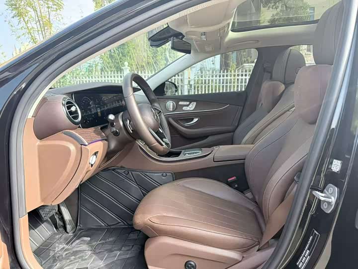 Фото 6 - Mercedes-Benz E-Class