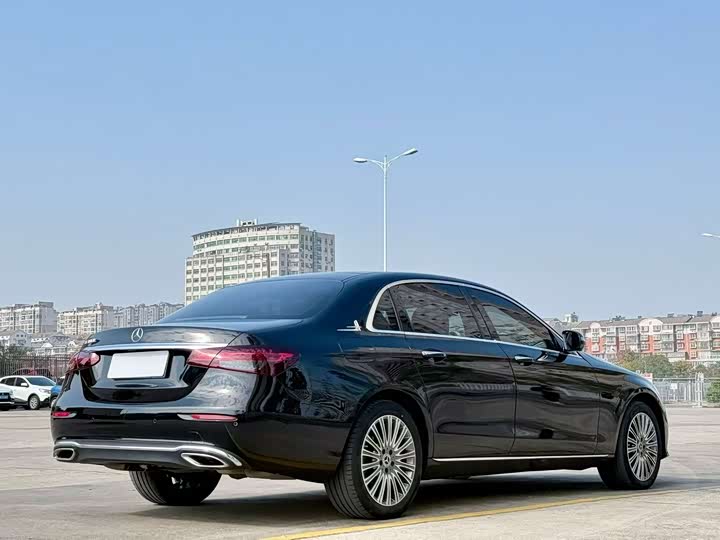 Фото 7 - Mercedes-Benz E-Class