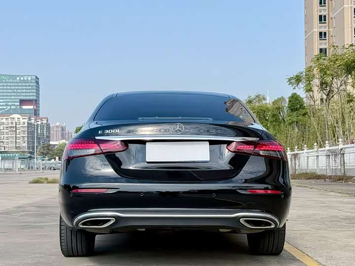 Фото 8 - Mercedes-Benz E-Class