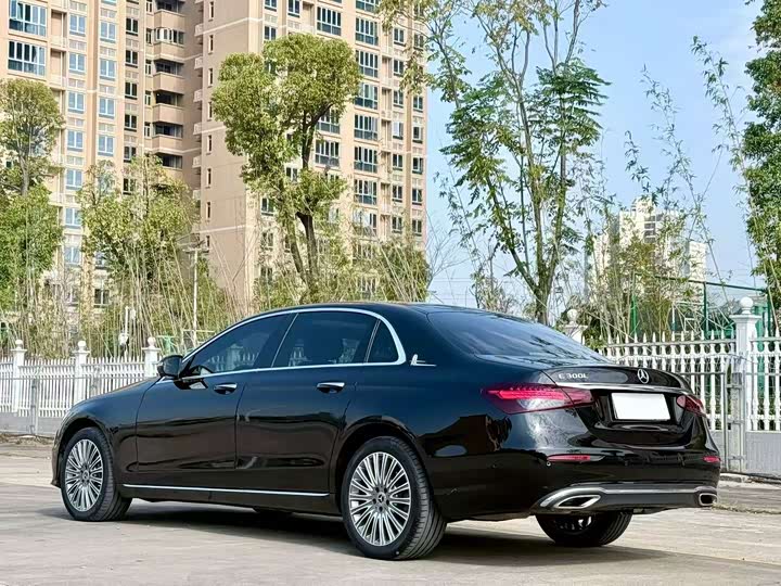 Фото 9 - Mercedes-Benz E-Class