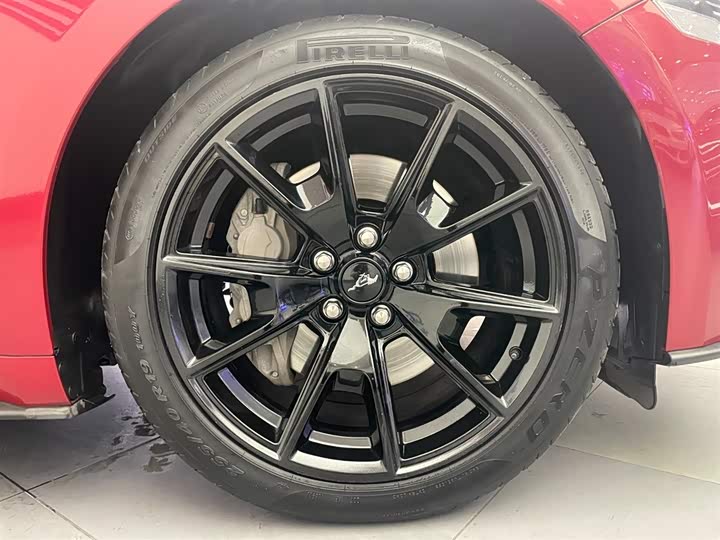 Фото 10 - Ford Mustang