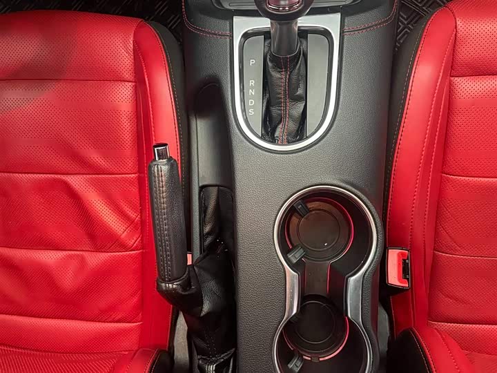 Фото 17 - Ford Mustang