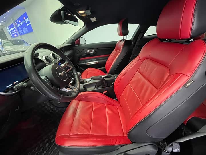 Фото 19 - Ford Mustang