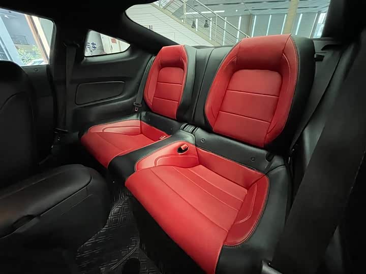 Фото 21 - Ford Mustang