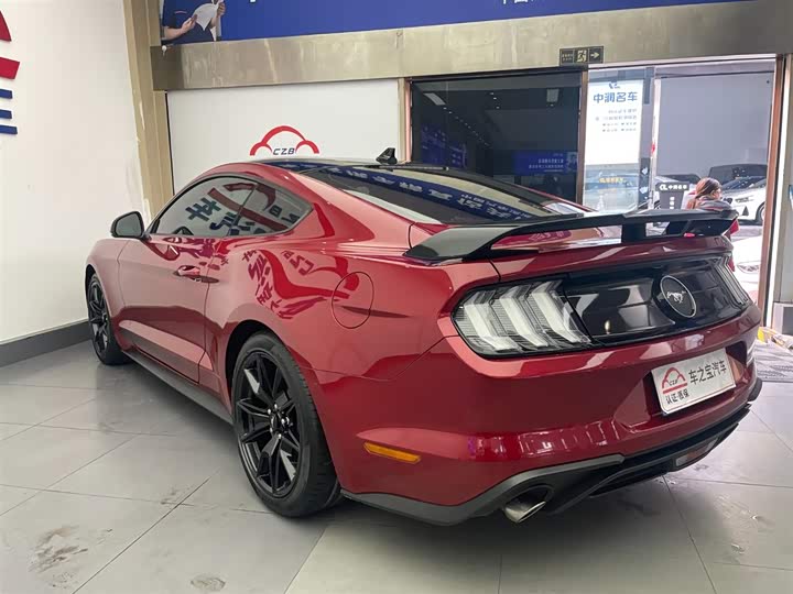 Фото 7 - Ford Mustang