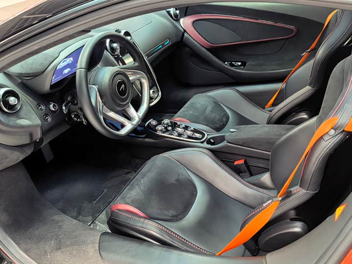 Фото 8 - McLaren GT