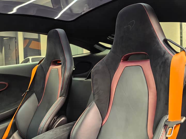 Фото 9 - McLaren GT