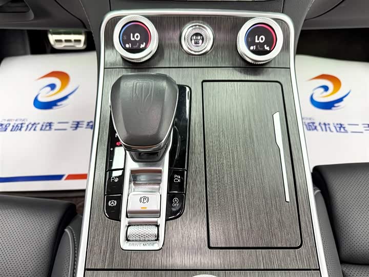 Фото 13 - Hongqi H9