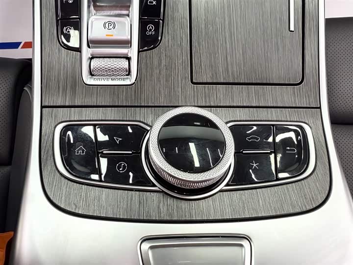 Фото 14 - Hongqi H9