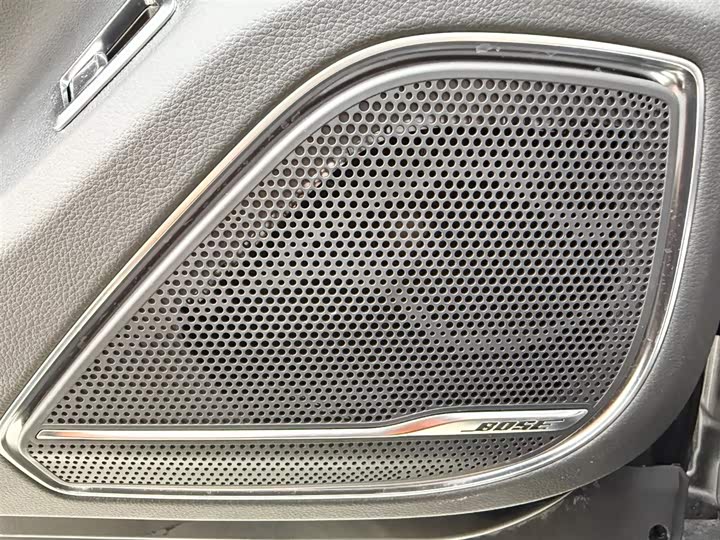 Фото 19 - Hongqi H9