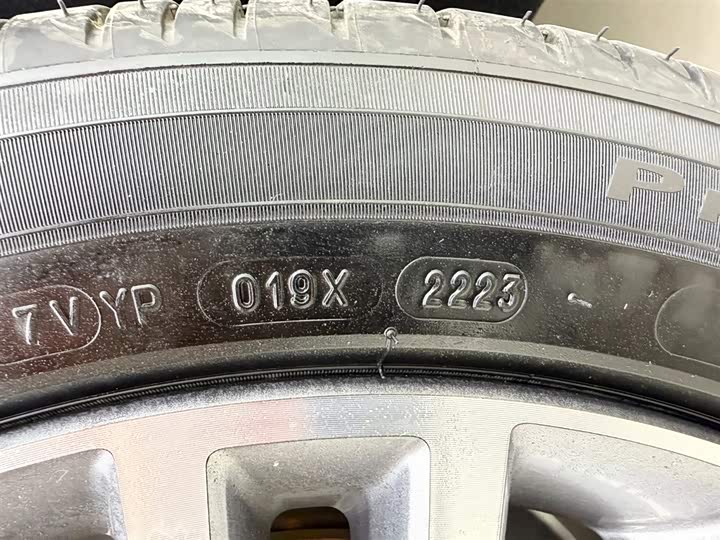 Фото 25 - Hongqi H9