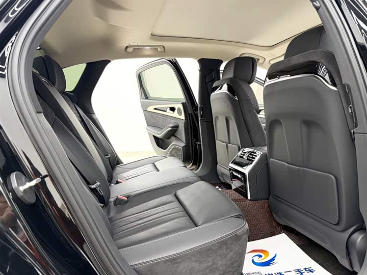 Фото 7 - Hongqi H9