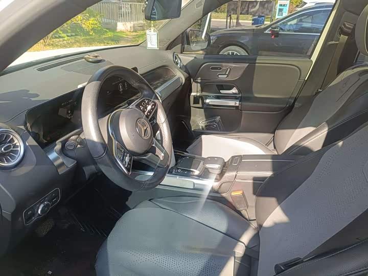 Фото 9 - Mercedes-Benz GLB-Class