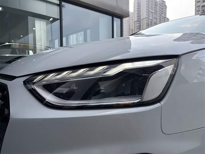 Фото 12 - Audi A4L