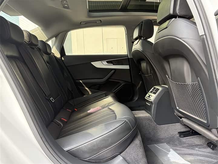 Фото 7 - Audi A4L