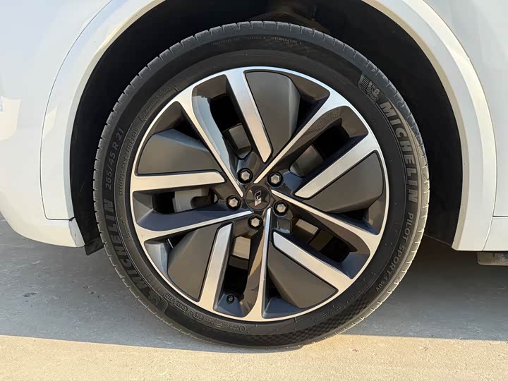 Фото 15 - LiXiang L9