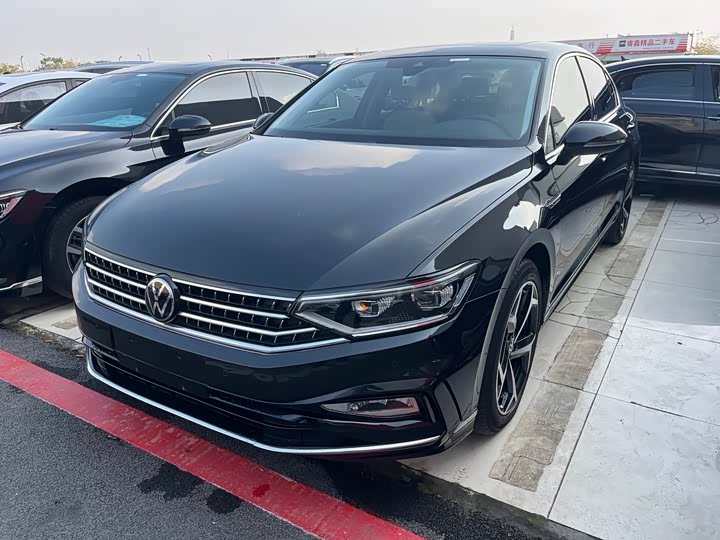 Фото 1 - Volkswagen Magotan