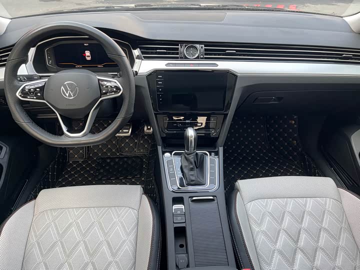 Фото 12 - Volkswagen Magotan