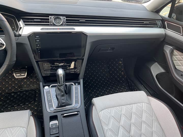 Фото 13 - Volkswagen Magotan