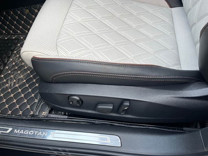 Фото 15 - Volkswagen Magotan