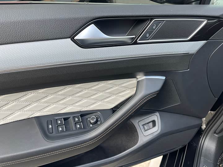 Фото 17 - Volkswagen Magotan