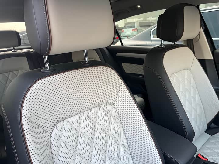 Фото 22 - Volkswagen Magotan