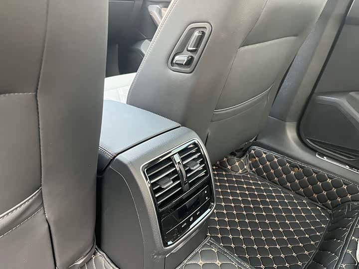 Фото 23 - Volkswagen Magotan