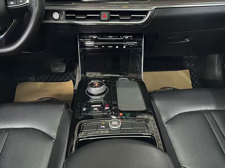 Фото 12 - Kia K5