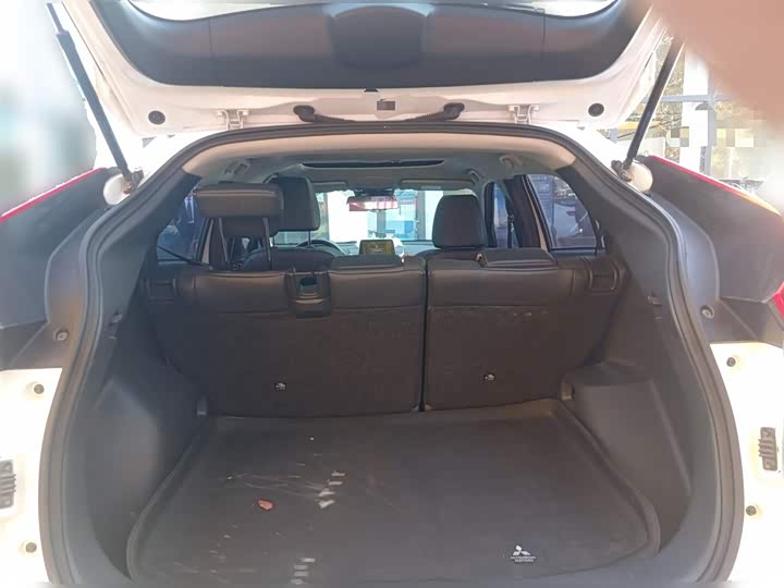 Фото 10 - Mitsubishi Eclipse Cross